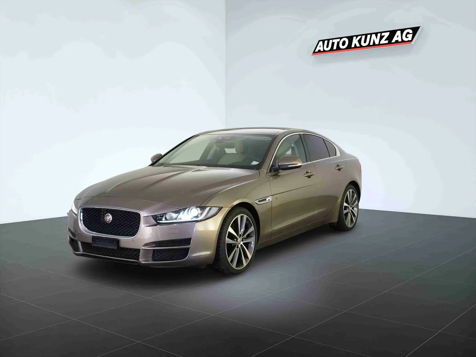 Jaguar XE 25t 2.0 Portfolio  Image 1