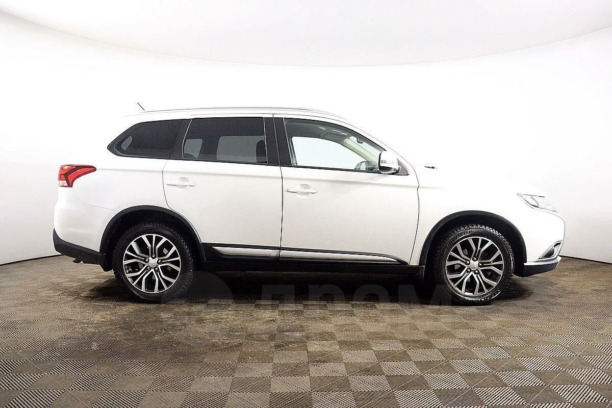 Mitsubishi Outlander Image 4